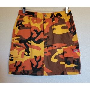 NWT Dickies camo orange and brown color mini skirt size 3 juniors mid rise